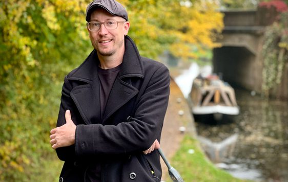 Robbie 			Cumming: 			Canal 			Boat 			Stories