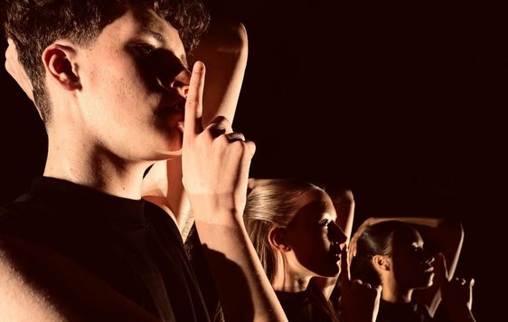 Lie 			Par 			L'Histoire 			Dance 			Workshop